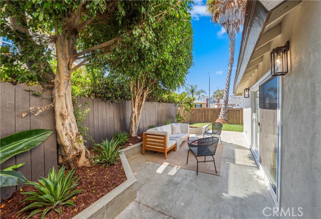 5309 E Appian Way, Long Beach CA: https://media.crmls.org/medias/bd1b4148-d536-472b-8af7-08f68f27efc9.jpg