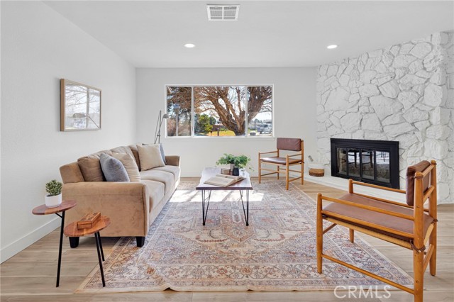 Detail Gallery Image 9 of 54 For 14450 Jicarilla, Apple Valley,  CA 92307 - 3 Beds | 2 Baths