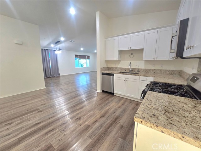 Detail Gallery Image 3 of 23 For 6451 Canyonlands Dr, Jurupa Valley,  CA 92509 - 3 Beds | 2 Baths