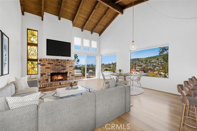 Detail Gallery Image 7 of 43 For 421 Loma Terrace, Laguna Beach,  CA 92651 - 3 Beds | 2/1 Baths