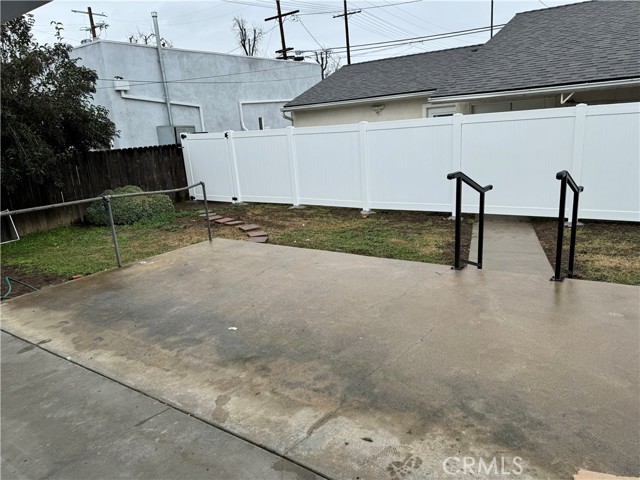 Detail Gallery Image 16 of 17 For 22051 Vanowen Street, Canoga Park,  CA 91303 - 3 Beds | 2 Baths