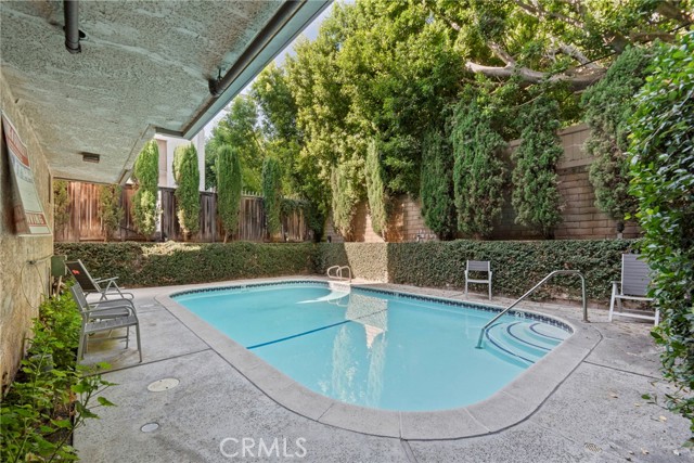 Detail Gallery Image 20 of 22 For 4641 Fulton #303,  Sherman Oaks,  CA 91423 - 2 Beds | 2/1 Baths