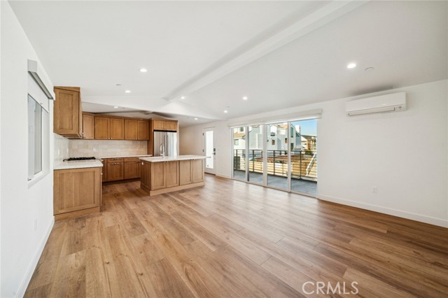 Detail Gallery Image 4 of 13 For 212 40th St #B,  Newport Beach,  CA 92663 - 1 Beds | 1 Baths