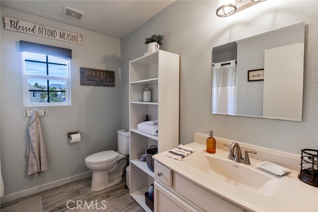 Detail Gallery Image 16 of 31 For 16414 Empire Lakes Ct, Fontana,  CA 92336 - 3 Beds | 2/1 Baths