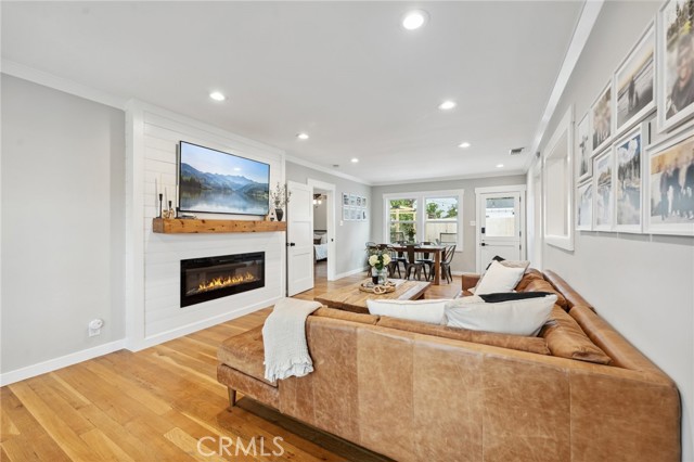 Detail Gallery Image 3 of 37 For 1111 W Maple Ave, Orange,  CA 92868 - 3 Beds | 2 Baths
