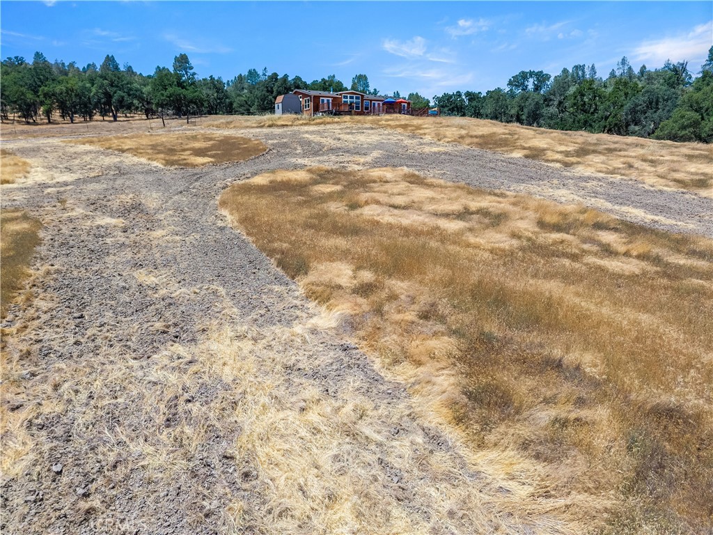 https://media.crmls.org/medias/bd1f0eb0-2890-4f0d-a5a3-878b02d508e1.jpg?preset=X-Large