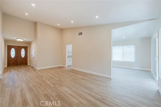 Detail Gallery Image 13 of 42 For 17482 Bellport Cir, Huntington Beach,  CA 92649 - 4 Beds | 2 Baths