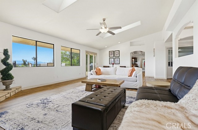 Detail Gallery Image 9 of 55 For 28572 Meadow Mesa Ln, Escondido,  CA 92026 - 4 Beds | 5/1 Baths