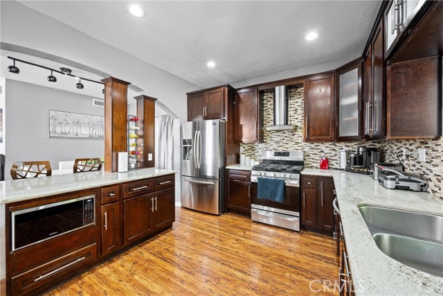 10798 Zinfandel Street, Rancho Cucamonga CA: https://media.crmls.org/medias/bd2012b1-1ddc-4a47-9f0d-7ac97d81ade3.jpg