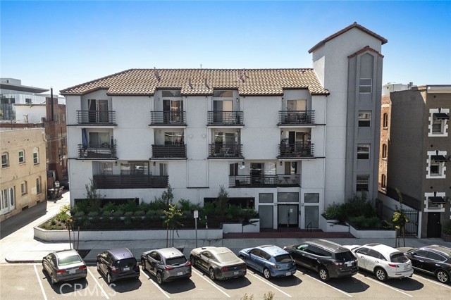 327 Chestnut AVE Unit: 102