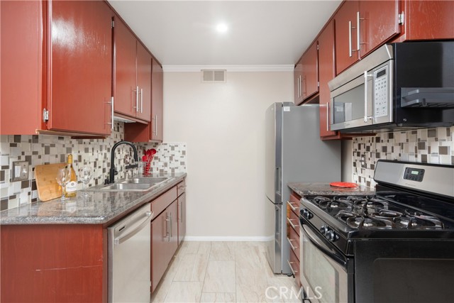 Detail Gallery Image 8 of 28 For 112 N Avenue 66 #4,  Highland Park,  CA 90042 - 2 Beds | 2 Baths