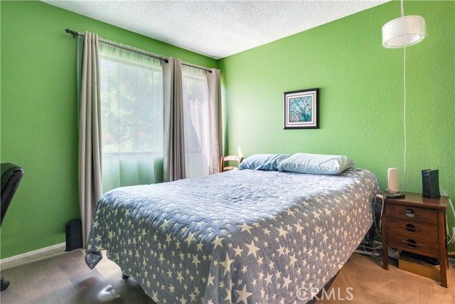 242 E Fern Avenue, Redlands CA: https://media.crmls.org/medias/bd20f0c8-cf5d-4a9e-9985-2ebf83ecce59.jpg