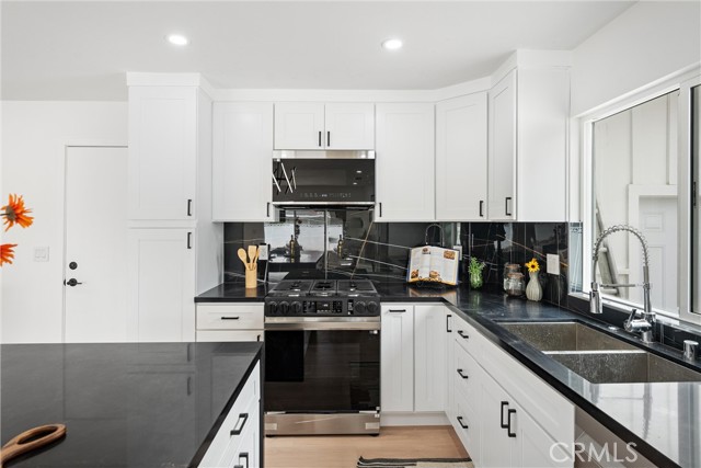 Detail Gallery Image 7 of 45 For 8771 La Grand Ave, Garden Grove,  CA 92841 - 3 Beds | 3 Baths