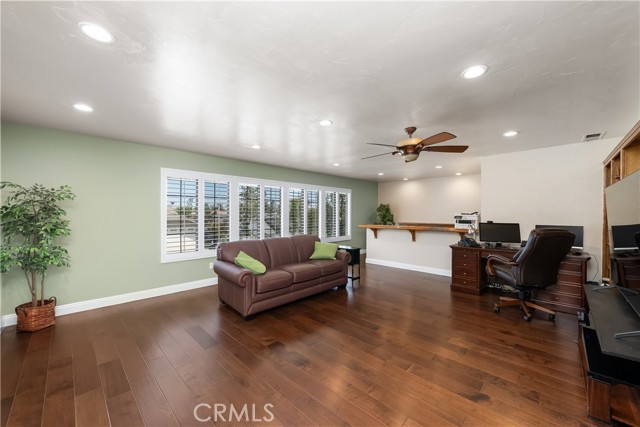 10154 Whispering Forest Drive, Rancho Cucamonga CA: https://media.crmls.org/medias/bd221207-ba59-4fd1-bccf-989e09bb30c0.jpg
