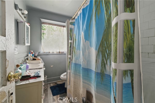 Detail Gallery Image 7 of 14 For 1650 W 38th Place, Los Angeles,  CA 90062 - 2 Beds | 1 Baths