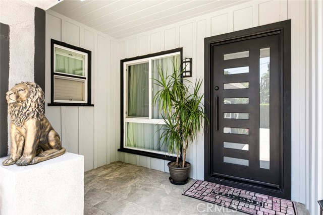 15409 Wyandotte Street, Van Nuys CA: https://media.crmls.org/medias/bd22c3b8-1a63-4956-99e4-184a38bd50b8.jpg