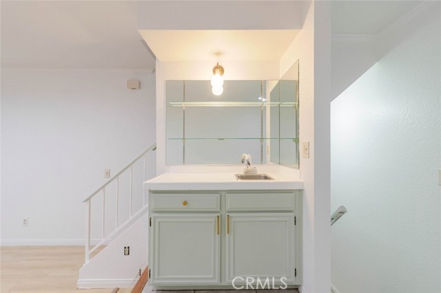 Detail Gallery Image 4 of 23 For 10229 Variel Ave #22,  Chatsworth,  CA 91311 - 4 Beds | 4 Baths