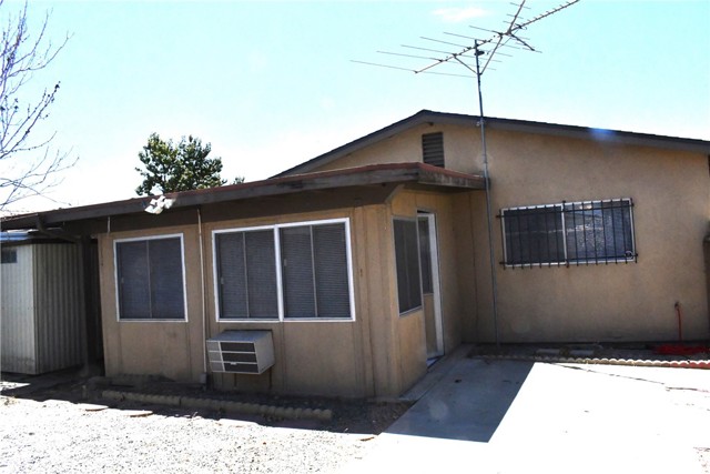 1956 Calle Arboleda, Hemet CA: https://media.crmls.org/medias/bd24aeb8-f60d-4aeb-bb67-c973a6365596.jpg
