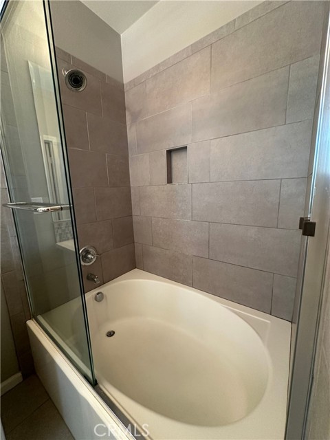 Detail Gallery Image 10 of 13 For 44110 Calle Luz, Temecula,  CA 92592 - 3 Beds | 2/1 Baths