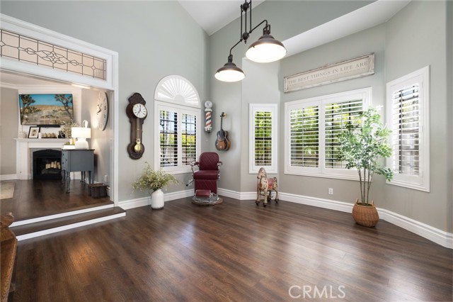 31502 Emperor Drive, Canyon Lake CA: https://media.crmls.org/medias/bd25487c-7fe2-42c1-bfda-76b236a7af03.jpg