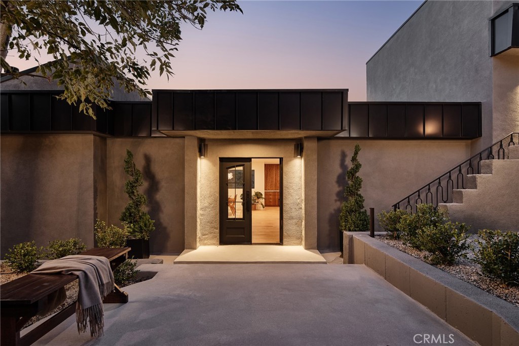 3250 Coldwater Canyon