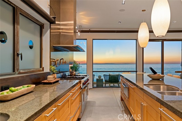 Detail Gallery Image 14 of 75 For 2665 Victoria Dr, Laguna Beach,  CA 92651 - 5 Beds | 4/2 Baths