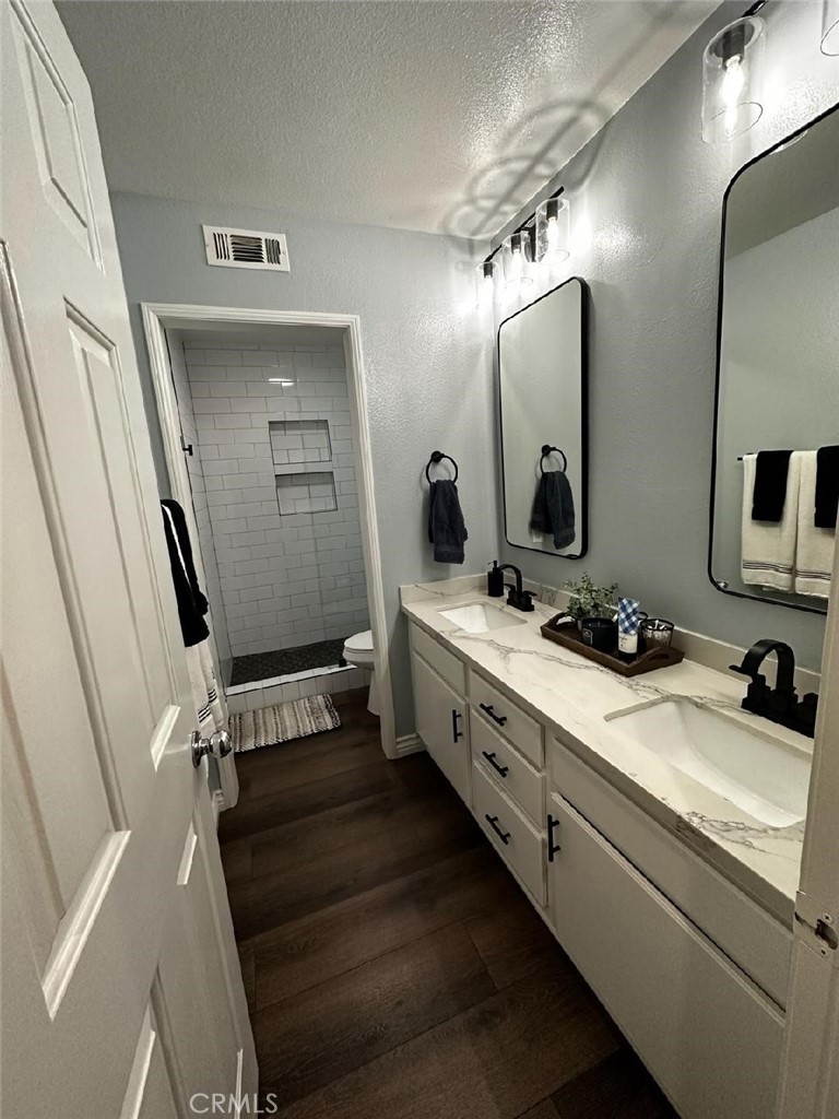 https://media.crmls.org/medias/bd26688f-722e-4070-9f74-3e133dd76e29.jpg?preset=X-Large