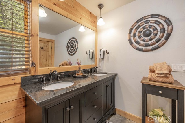 893 Silver Tip Drive, Big Bear CA: https://media.crmls.org/medias/bd267331-10a2-4c3f-b893-d29f400131bb.jpg