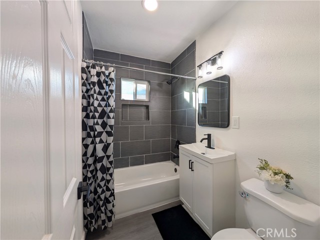 Detail Gallery Image 13 of 18 For 732 W 117th St, Los Angeles,  CA 90044 - 5 Beds | 2 Baths