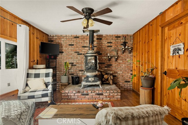 Detail Gallery Image 7 of 29 For 32135 West Dr, Running Springs,  CA 92382 - 2 Beds | 2 Baths