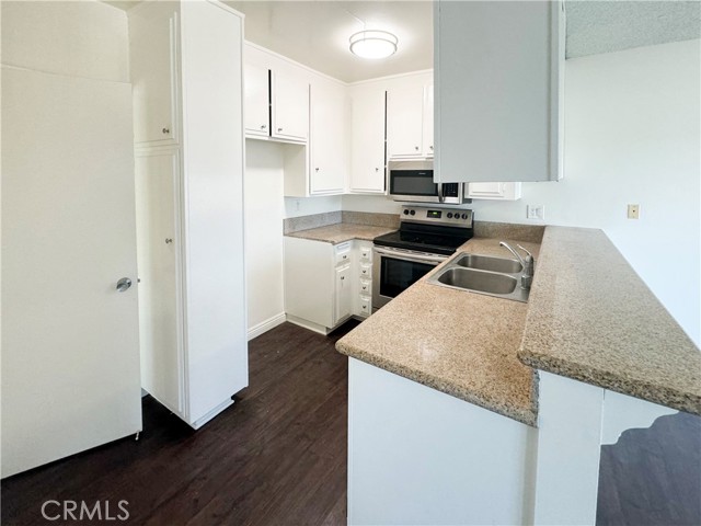 Detail Gallery Image 5 of 17 For 3649 Emerald St #111,  Torrance,  CA 90503 - 1 Beds | 1 Baths