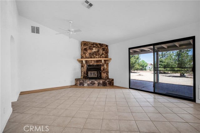 Detail Gallery Image 12 of 47 For 8759 San Diego Dr, Yucca Valley,  CA 92284 - 3 Beds | 2 Baths