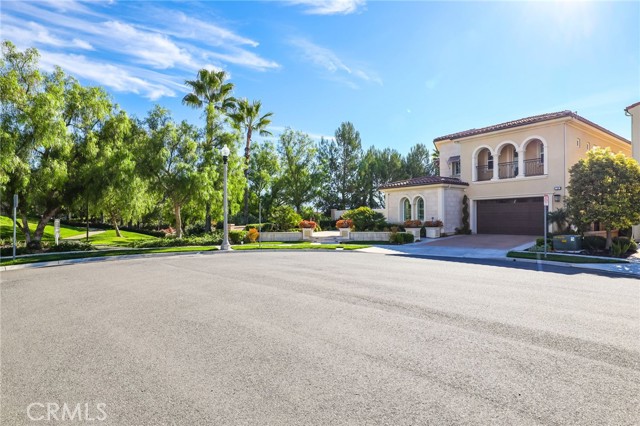 Detail Gallery Image 5 of 70 For 10 Hyacinth, Lake Forest,  CA 92630 - 5 Beds | 5/1 Baths