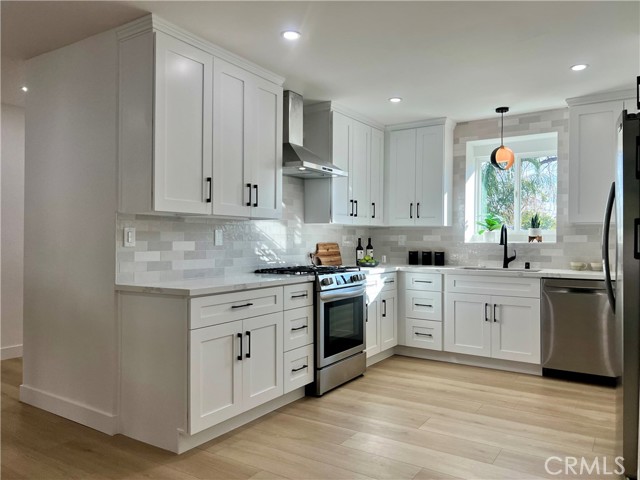 Detail Gallery Image 7 of 24 For 18715 Gledhill St, Northridge,  CA 91324 - 3 Beds | 2 Baths