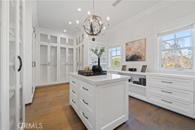 17528 Jayden Lane, Encino CA: https://media.crmls.org/medias/bd298699-c1c3-4cbe-8650-5c7aab48f203.jpg