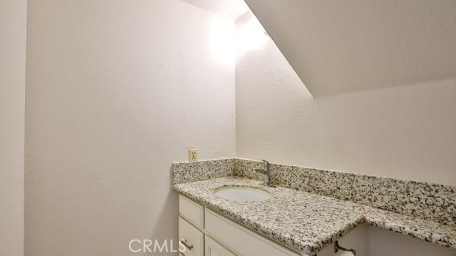 Detail Gallery Image 17 of 44 For 150 S Fairview St #9,  Santa Ana,  CA 92704 - 3 Beds | 2/1 Baths