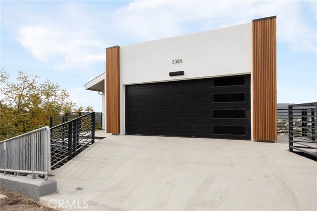 Detail Gallery Image 1 of 33 For 2385 Yorkshire Dr, Los Angeles,  CA 90065 - 3 Beds | 2/1 Baths