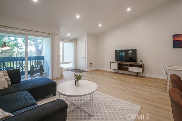 904 Camino Real, Redondo Beach CA: https://media.crmls.org/medias/bd2af404-0248-4fe5-95d5-43e8f1d19b38.jpg