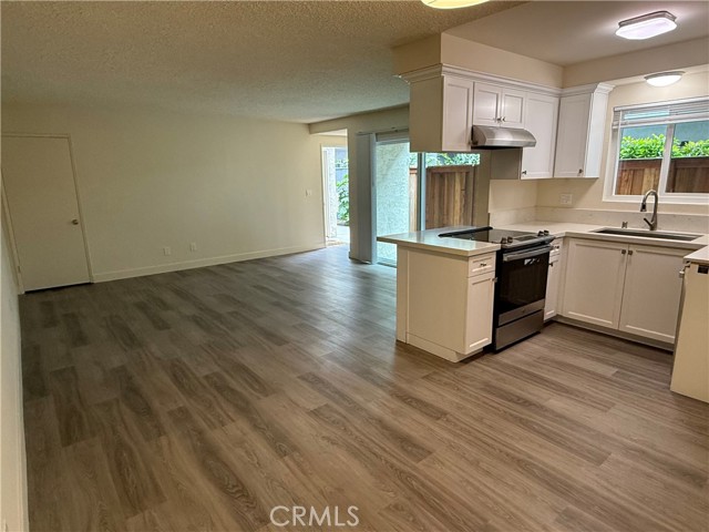 Detail Gallery Image 1 of 8 For 2210 Clark Ln #2,  Redondo Beach,  CA 90278 - 2 Beds | 2 Baths