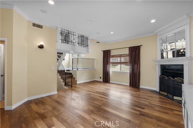 Detail Gallery Image 5 of 20 For 7650 Topanga Canyon Bld #5,  Canoga Park,  CA 91304 - 2 Beds | 3 Baths