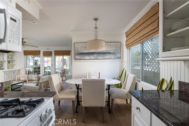 Detail Gallery Image 12 of 18 For 330 Marguerite a,  Corona Del Mar,  CA 92625 - 2 Beds | 2 Baths