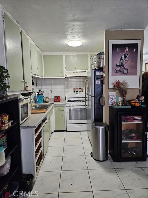 Detail Gallery Image 5 of 6 For 1001 E Camile St #H1,  Santa Ana,  CA 92701 - 2 Beds | 1/1 Baths