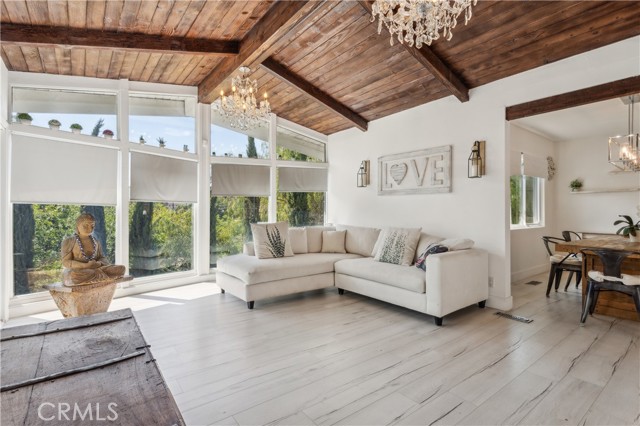Detail Gallery Image 2 of 15 For 4922 Escobedo Dr, Woodland Hills,  CA 91364 - 5 Beds | 2/1 Baths
