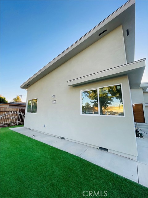 Detail Gallery Image 2 of 10 For 6743 Atoll Ave, North Hollywood,  CA 91606 - 3 Beds | 2 Baths