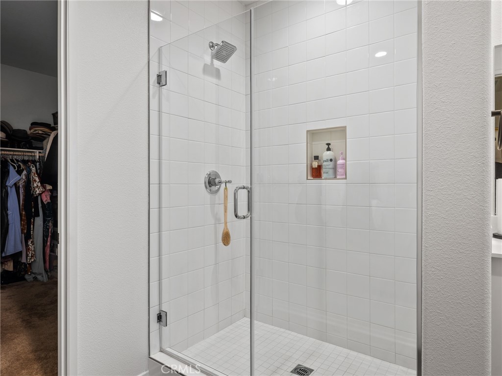 https://media.crmls.org/medias/bd336bb2-0e4b-4d3d-b350-cf6f9b45728e.jpg?preset=X-Large