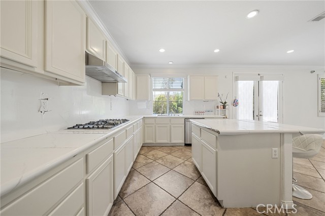 Detail Gallery Image 11 of 39 For 25418 Singleleaf St, Corona,  CA 92883 - 5 Beds | 3/1 Baths