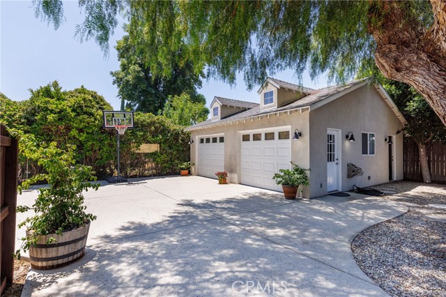 7441 Sylvia Avenue, Reseda CA: https://media.crmls.org/medias/bd33a259-273e-41b7-ab38-08dc53172cce.jpg