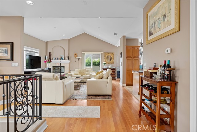 Detail Gallery Image 19 of 46 For 211 S Francisca #B,  Redondo Beach,  CA 90277 - 4 Beds | 3 Baths