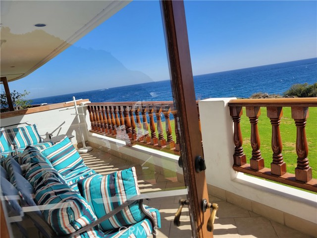 68 Playa Azul, Avalon CA: https://media.crmls.org/medias/bd33b0cc-6447-4d44-93a9-09585d9326da.jpg