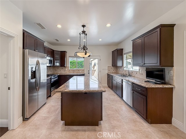 Detail Gallery Image 12 of 58 For 5960 Balcom, Encino,  CA 91316 - 4 Beds | 4 Baths
